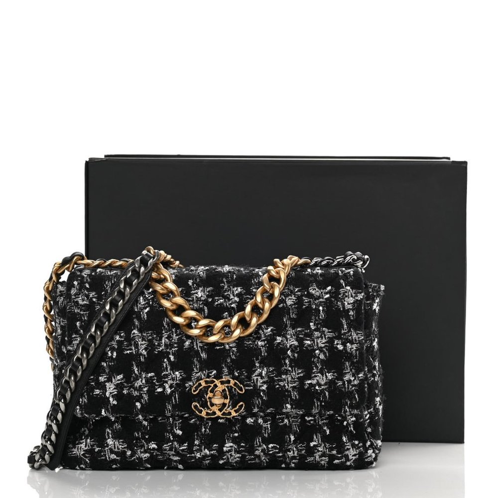 Chanel Tweed Quilted Large 19 Flip Black and Ecru AMAZING!